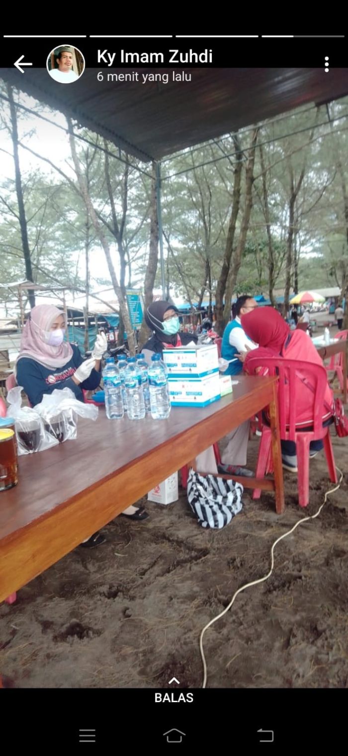 POLRES KEBUMEN MELAKSANAKAN VAKSINASI ASTRA ZENECA DOSIS 1, 2 DAN 3 DI PANTAI SETROJENAR 02