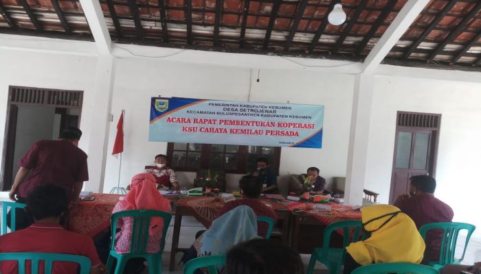 RAPAT PEMBENTUKAN KOPERASI DI SETROJENAR 01