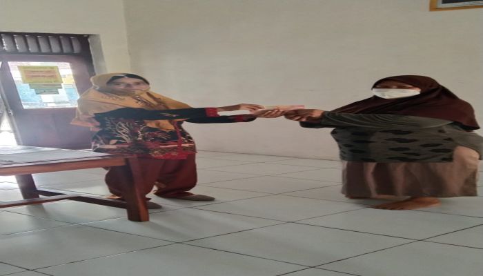 Penyaluran BLT DD Desa Setrojenar Tahap V (Lima) 02