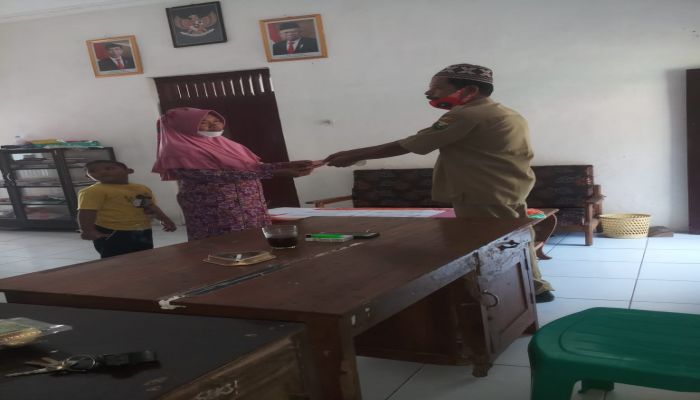 PENYALURAN BLT DD TAHAP 3 DESA SETROJENAR
